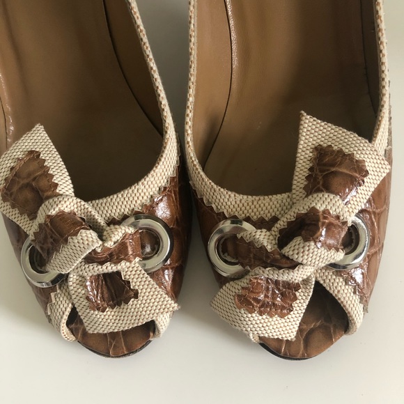 Stuart Weitzman brownheels size4 (leather& fabric) - Picture 6 of 11